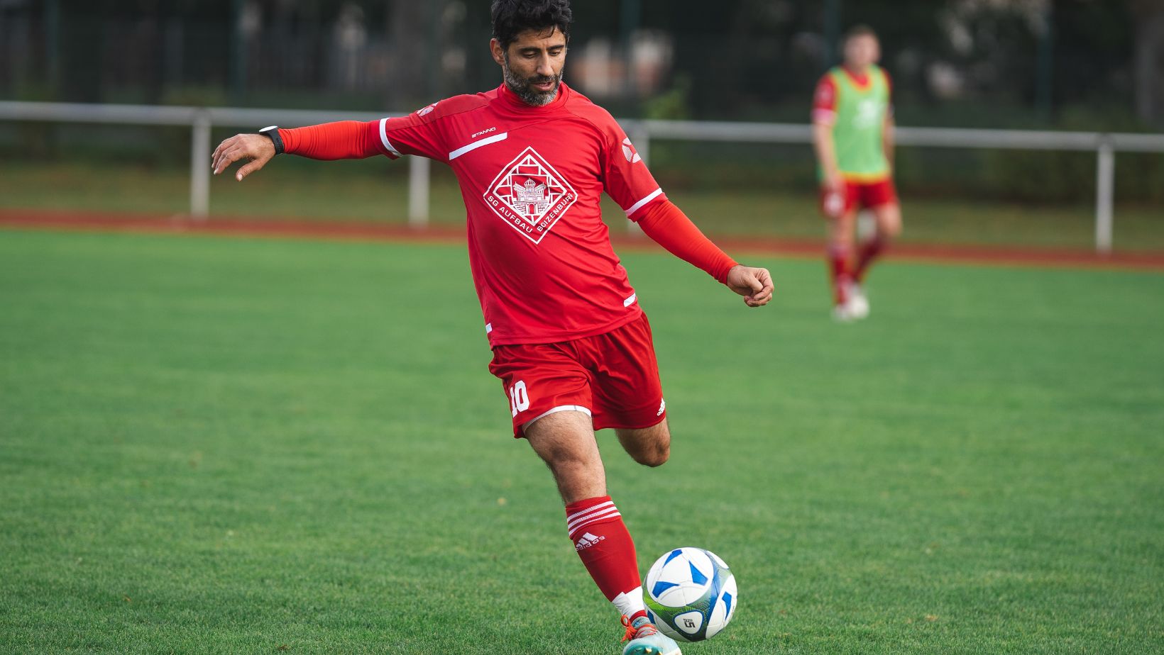 Read more about the article Unlock Your Game: Why Kelme Soccer Cleats Are the Best Choice for Performance and Style